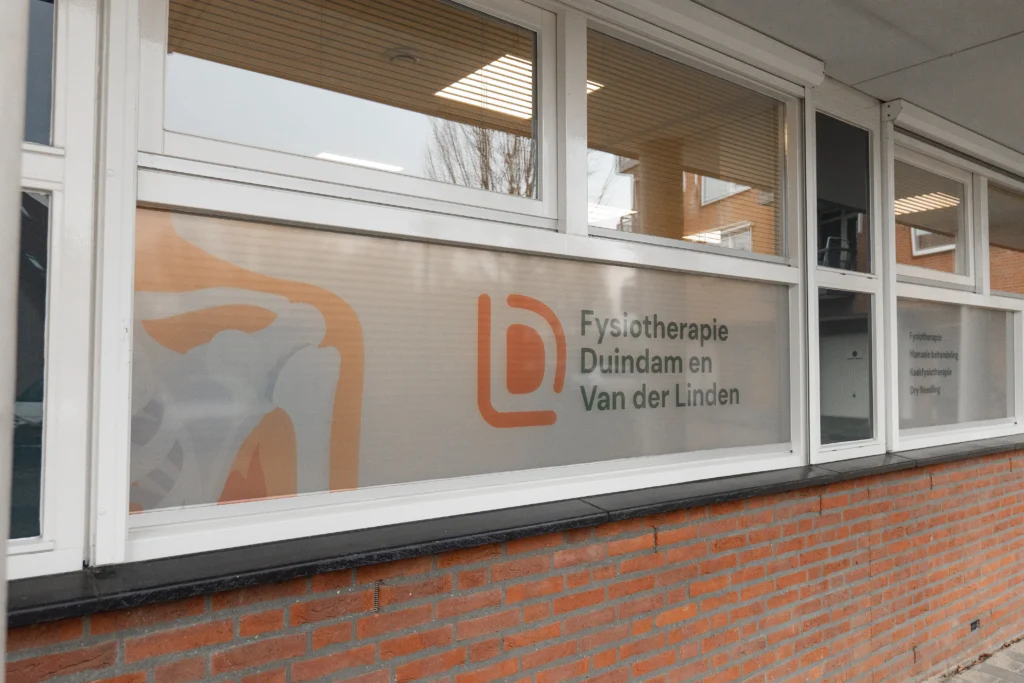 Fysiotherapie Duindam en Van der Linden-Praktijkfoto's-Raambestickering-1