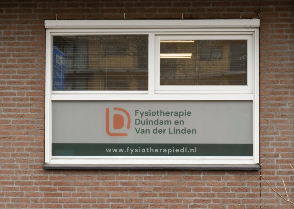 Fysiotherapie Duindam en Van der Linden-Praktijkfoto's-Raambestickering-2