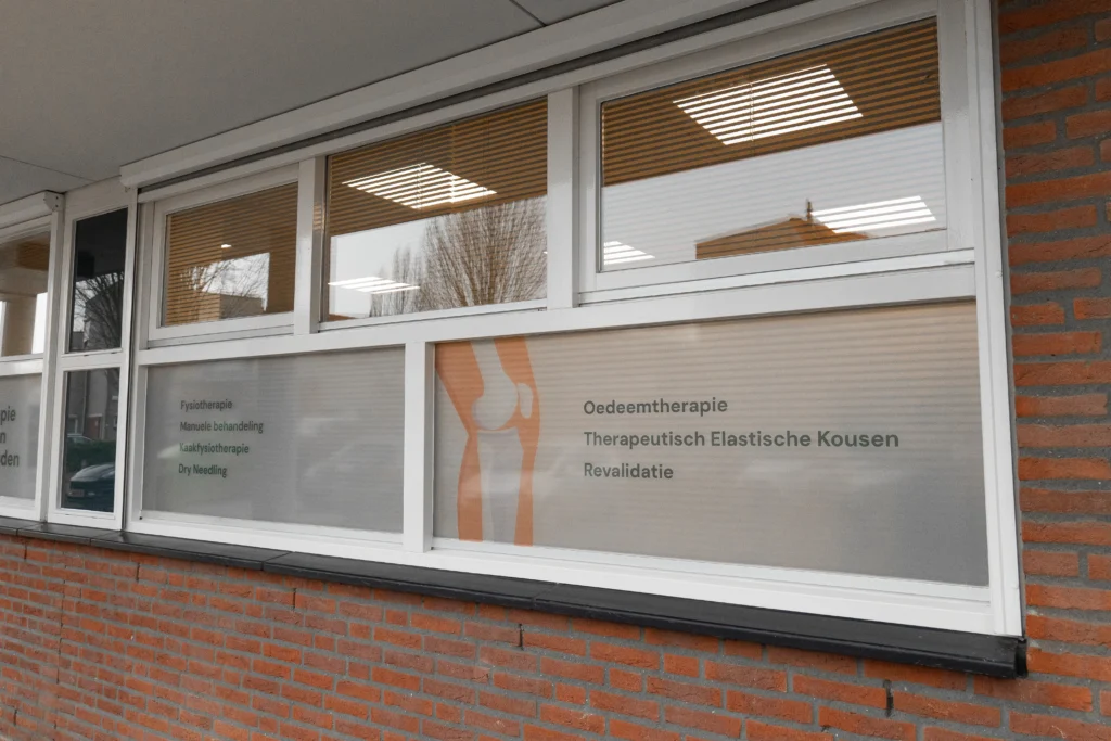 Fysiotherapie Duindam en Van der Linden-Praktijkfoto's-Raambestickering-3